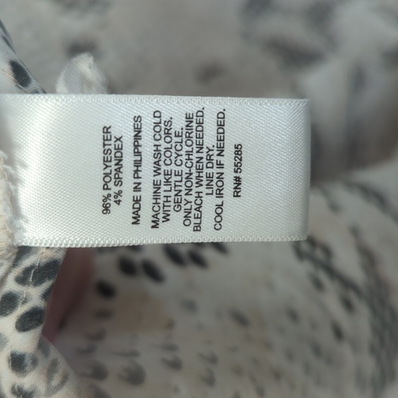 Express Snakeskin V-neck Size M - Picture 5 of 5